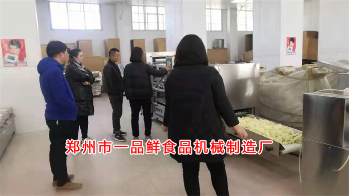 許昌客戶做燴面批發(fā)淘汰舊設(shè)備考察自動疊片燴面機(jī)(圖1) 微信圖片_20211223163538.jpg