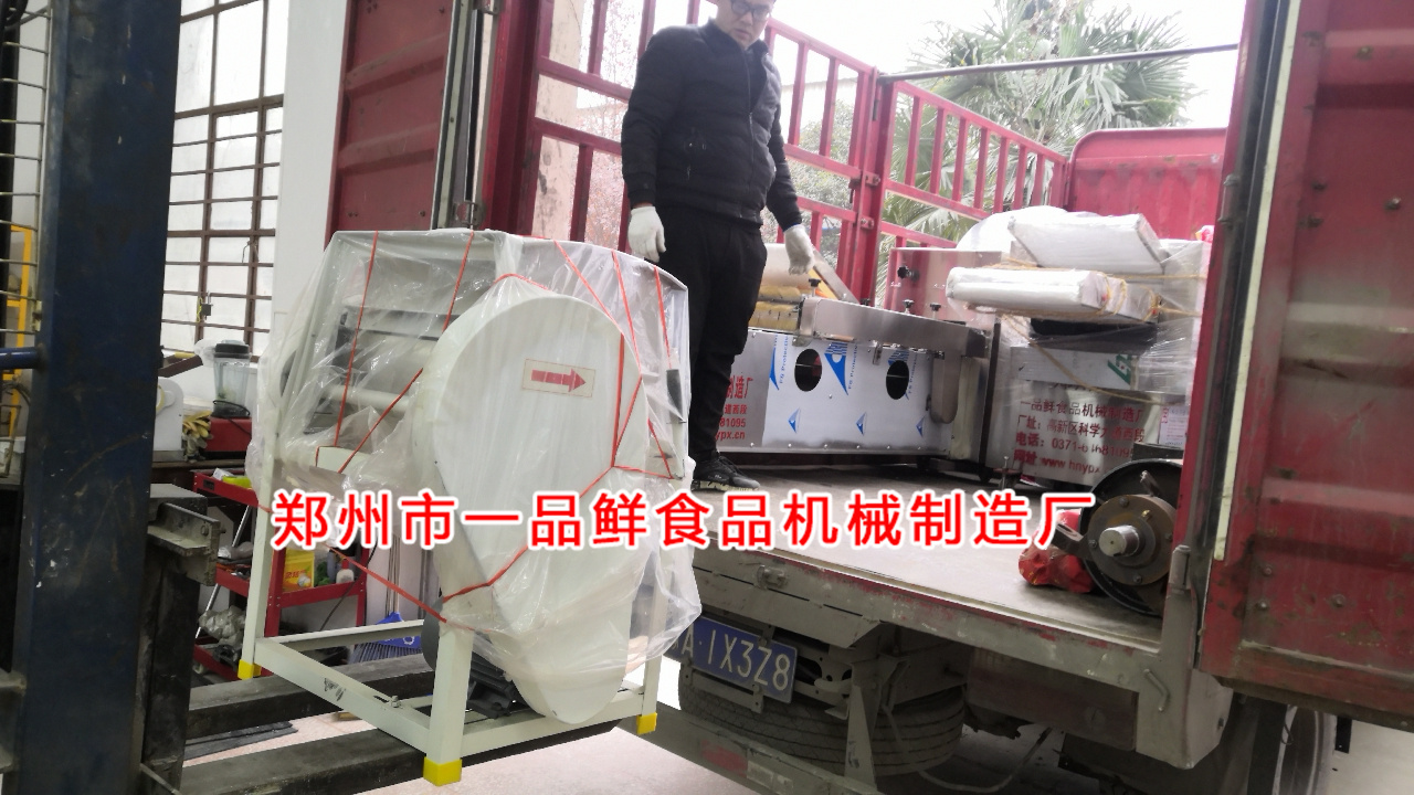 甘肅慶陽客戶訂購的多功能手撕面成型機(jī)發(fā)貨了(圖3) 甘肅慶陽客戶訂購的多功能手撕面成型機(jī)發(fā)貨了(圖3)