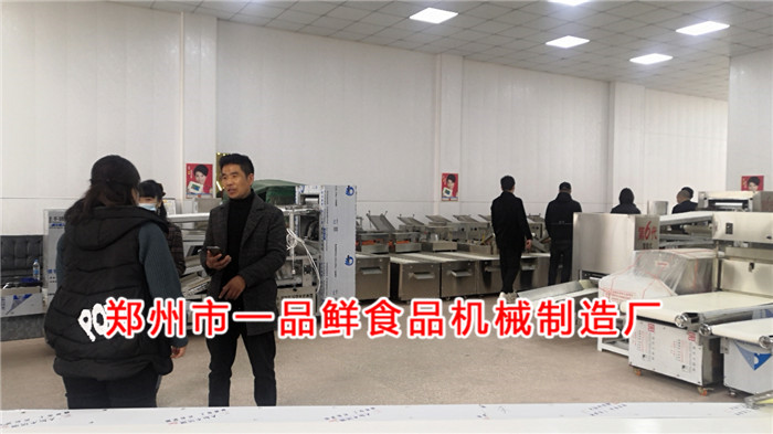 郟縣老客戶對(duì)一品鮮第六代自循環(huán)揉壓機(jī)非常滿意(圖3) 郟縣老客戶對(duì)一品鮮第六代自循環(huán)揉壓機(jī)非常滿意(圖3)