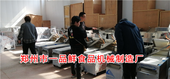 山西長(zhǎng)治長(zhǎng)子縣客戶訂購面館用燴面機(jī)(圖4) 山西長(zhǎng)治長(zhǎng)子縣客戶訂購面館用燴面機(jī)(圖4)