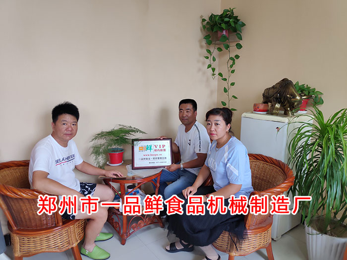 客戶(hù)與王總合影 客戶(hù)與王總合影