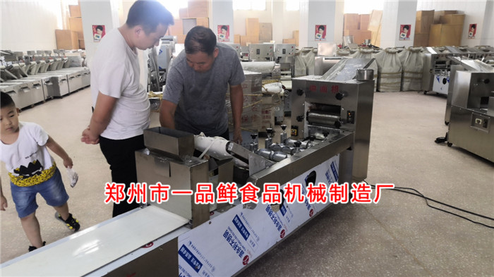 師傅演示設(shè)備操作 師傅演示設(shè)備操作