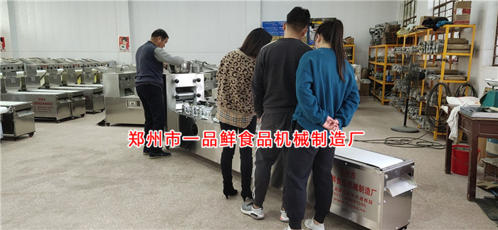 客戶(hù)燴面機(jī)現(xiàn)場(chǎng)調(diào)試