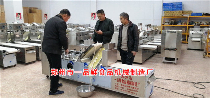 燴面機調試中 燴面機調試中