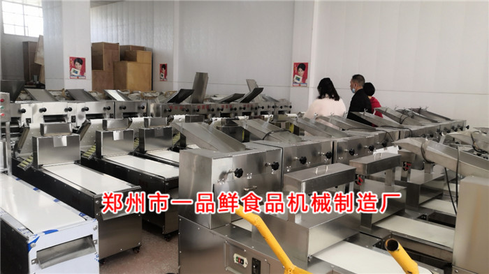 駐馬店客戶再次前來考察燴面機(jī) 駐馬店客戶再次前來考察燴面機(jī)