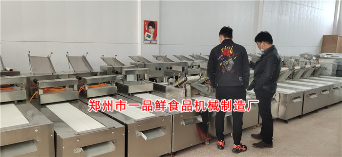 老客戶考察多功能成型機(jī) 老客戶考察多功能成型機(jī)