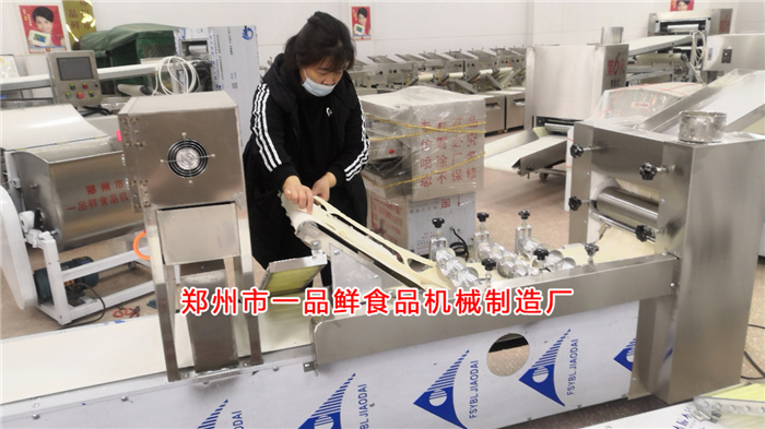 客戶(hù)的燴面機(jī)開(kāi)始調(diào)試