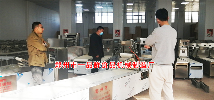 陜西客戶(hù)考察多功能扯面機(jī) 陜西客戶(hù)考察多功能扯面機(jī)