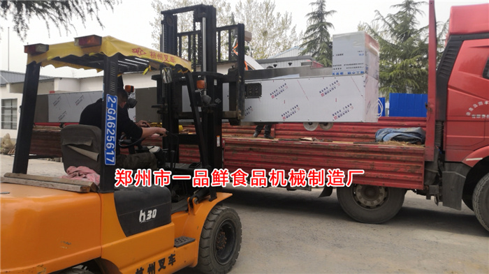 多功能成型機(jī)裝車(chē)中 多功能成型機(jī)裝車(chē)中