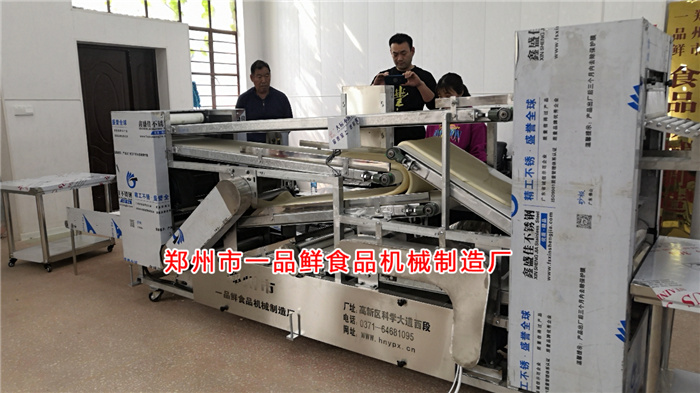 新密客戶訂購的自循環(huán)揉壓機調試中 新密客戶訂購的自循環(huán)揉壓機調試中