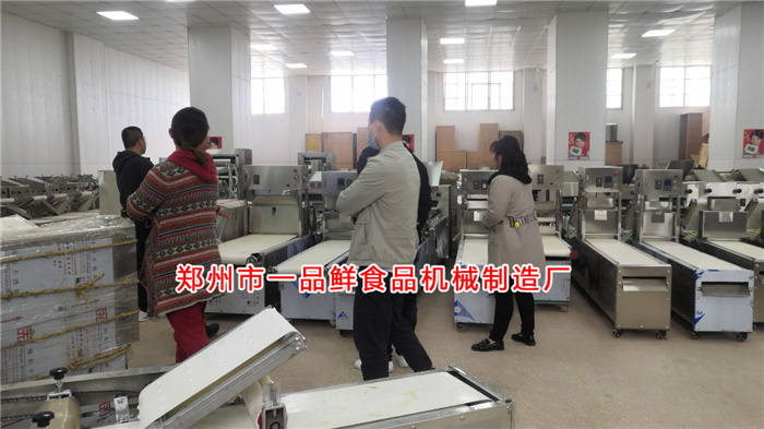 面館老板考察自用兼批發(fā)燴面機 面館老板考察自用兼批發(fā)燴面機