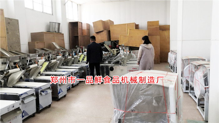 面館老板淘汰舊設(shè)備考察燴面機(jī) 面館老板淘汰舊設(shè)備考察燴面機(jī)