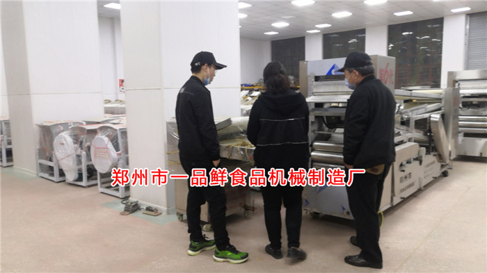 客戶考察燴面機(jī)輔助設(shè)備 客戶考察燴面機(jī)輔助設(shè)備