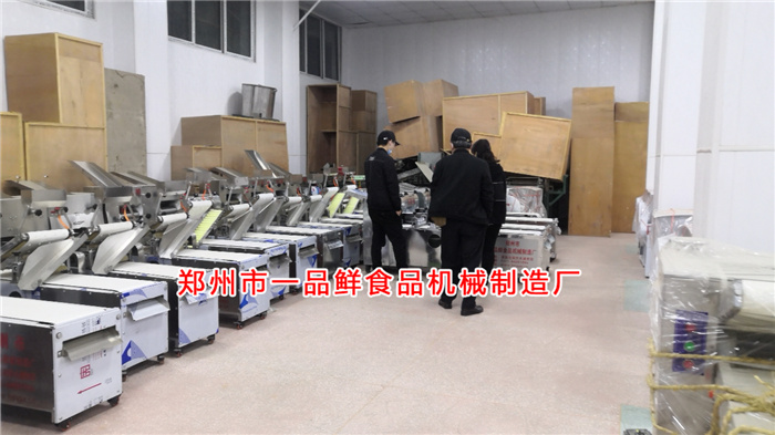 老客戶連夜前來(lái)考察多功能成型機(jī)設(shè)備 老客戶連夜前來(lái)考察多功能成型機(jī)設(shè)備