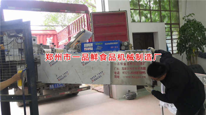 多功能成型機(jī)設(shè)備裝車(chē)中