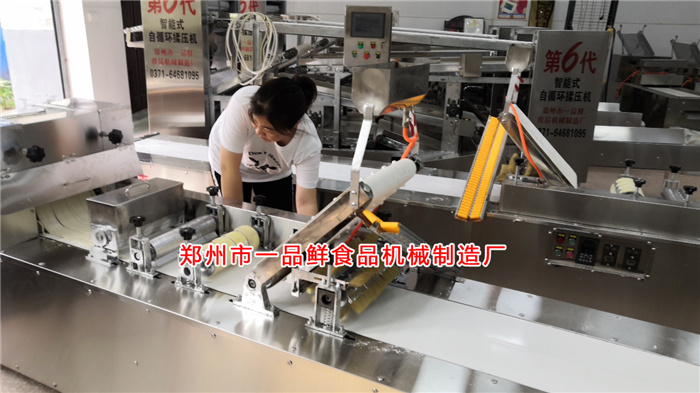 多功能成型機(jī)設(shè)備調(diào)試中 多功能成型機(jī)設(shè)備調(diào)試中