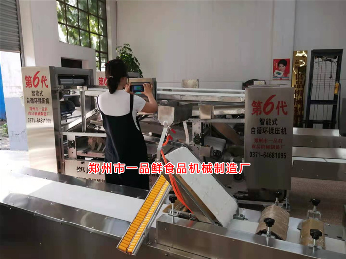 全自動自循環(huán)揉壓機(jī)調(diào)試中 全自動自循環(huán)揉壓機(jī)調(diào)試中