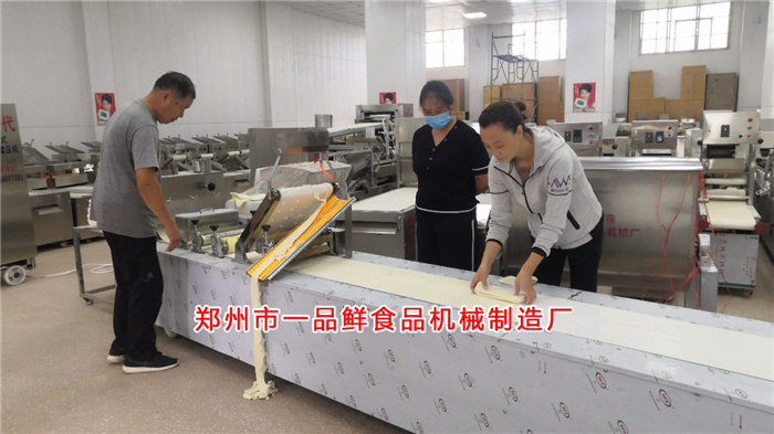 客戶觀看多功能成型機(jī)調(diào)試 客戶觀看多功能成型機(jī)調(diào)試